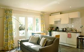 Immaculate Quiet Coach House In Garden Birmingham